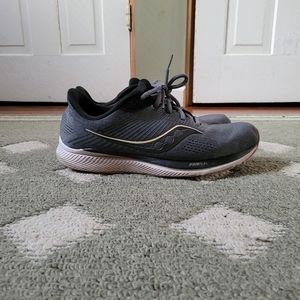 Saucony size 10 old running shoe